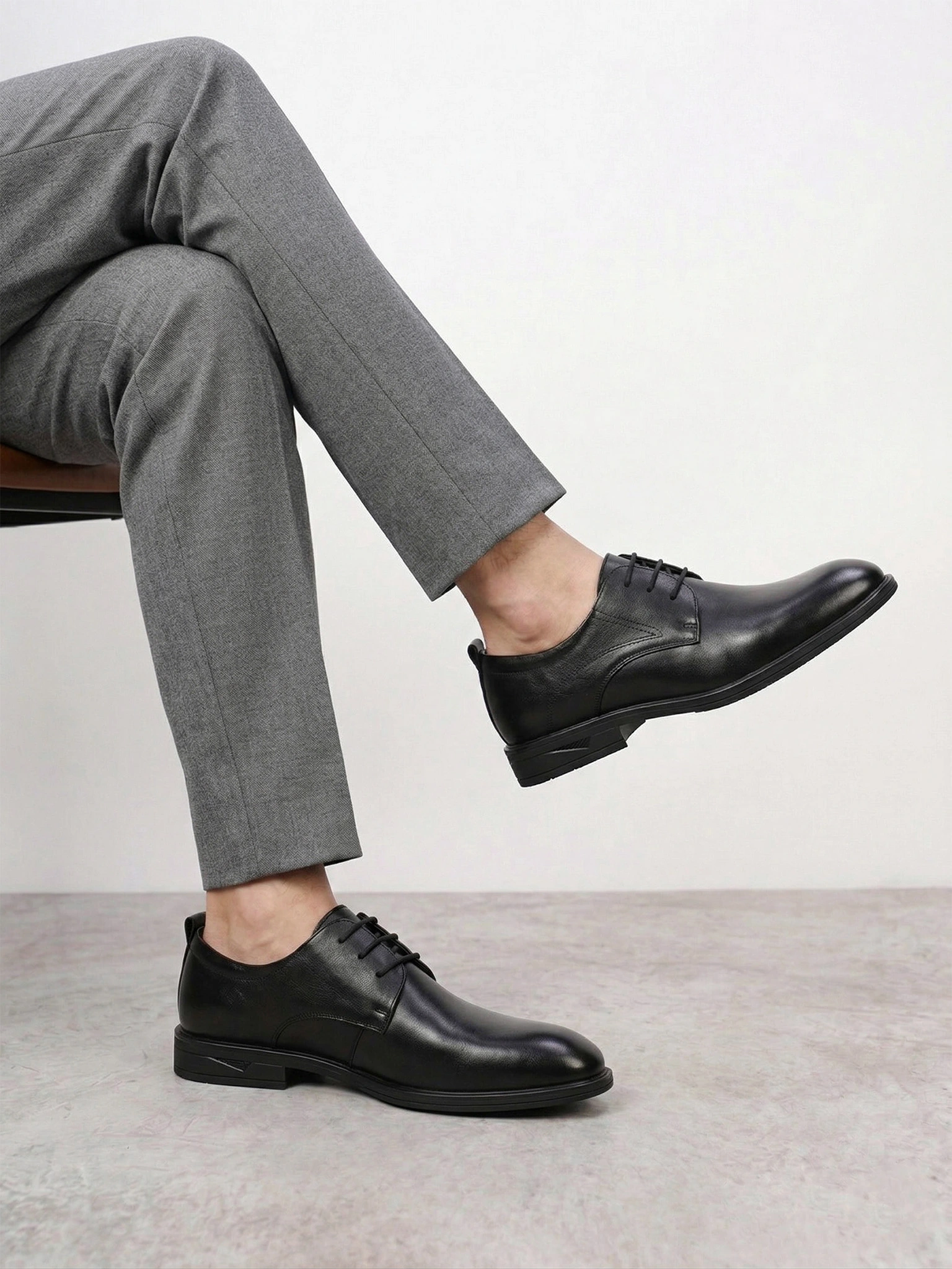 Туфли-дерби черного цвета на низком каблуке